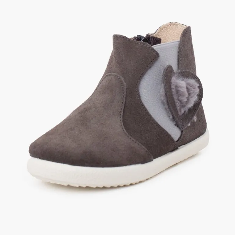 Menina Pisamonas Bota Elastico Lateral Coracao Pelinho