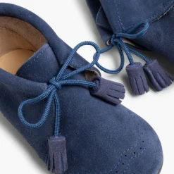 Menino Pisamonas Botas Camurca Com Picotado E Berloques