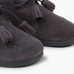 Menino Pisamonas Botas Camurca Com Picotado E Berloques
